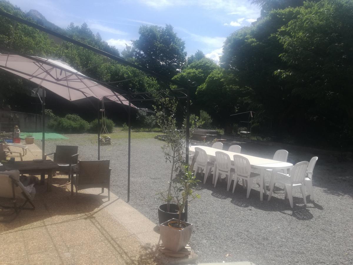 Gites Les Tilleuls Clamensane Exterior foto